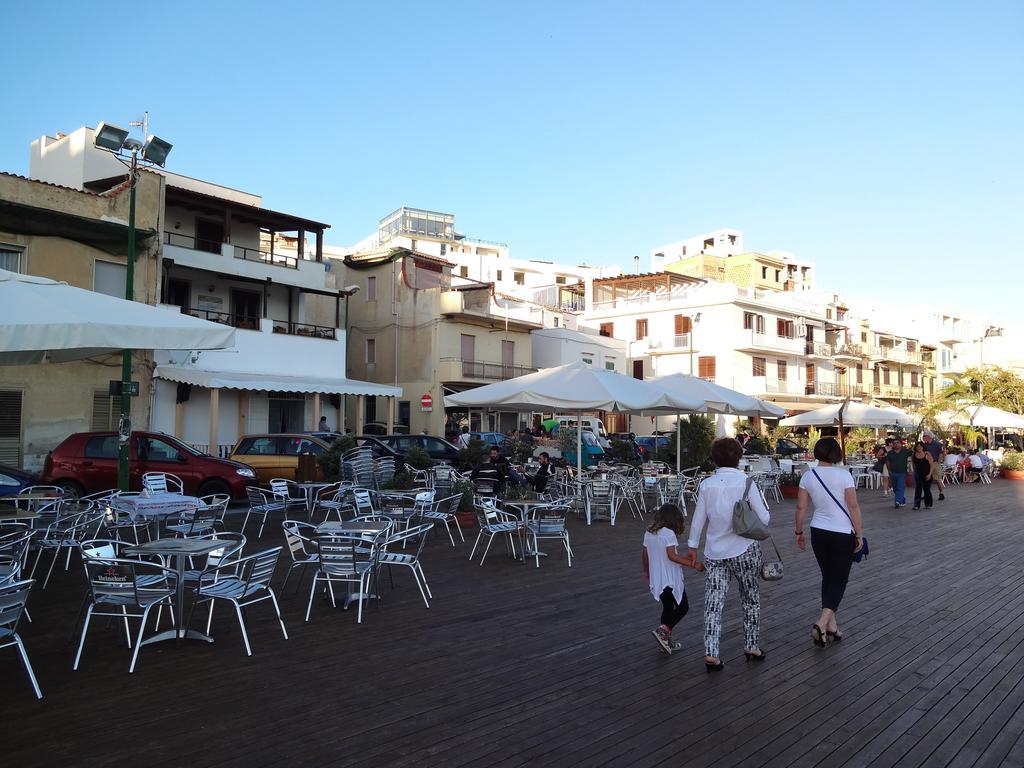 La Terrazza Sul Mar Mediterraneo 마리넬라 외부 사진